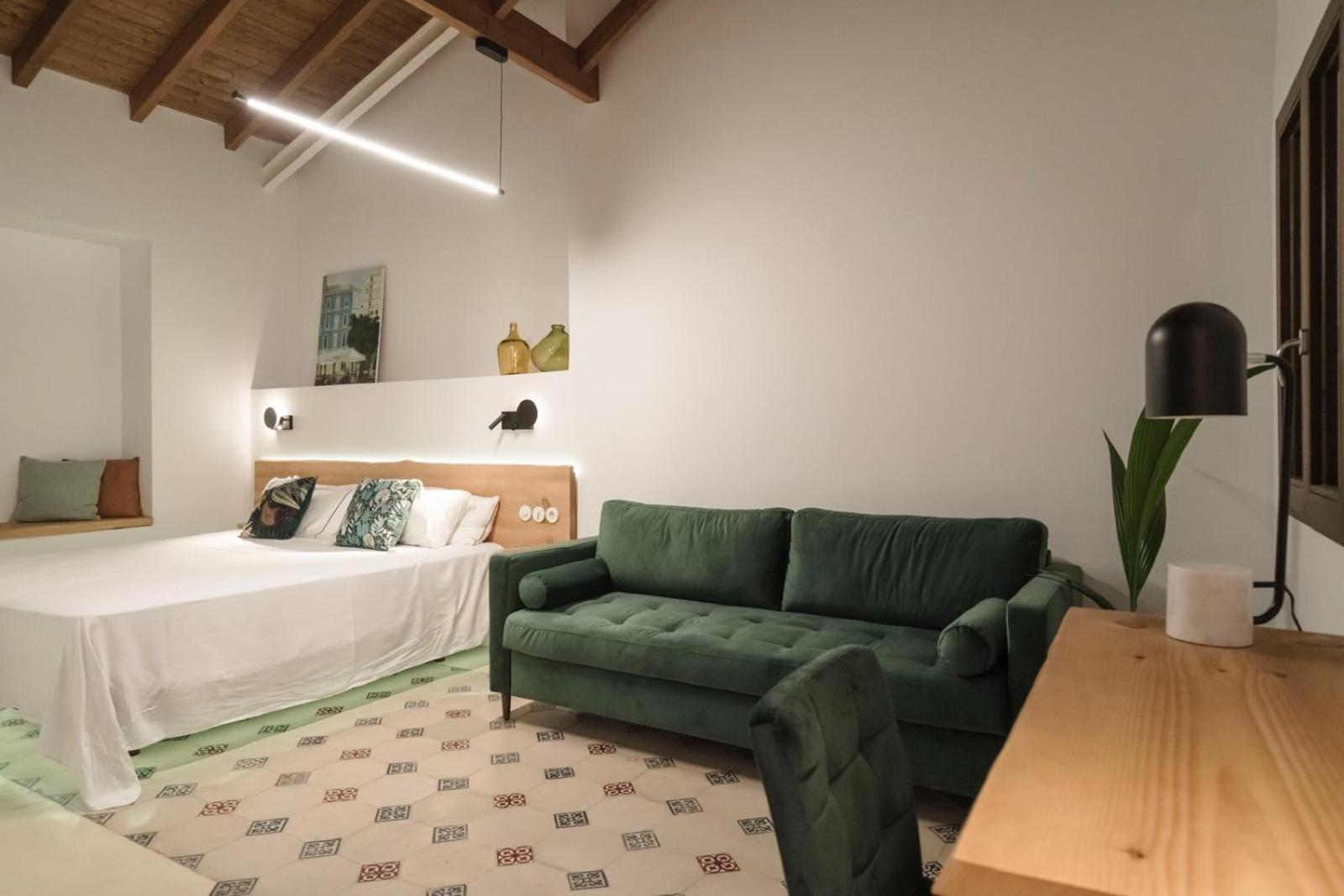 La Moderna Suites Malaga Exterior photo