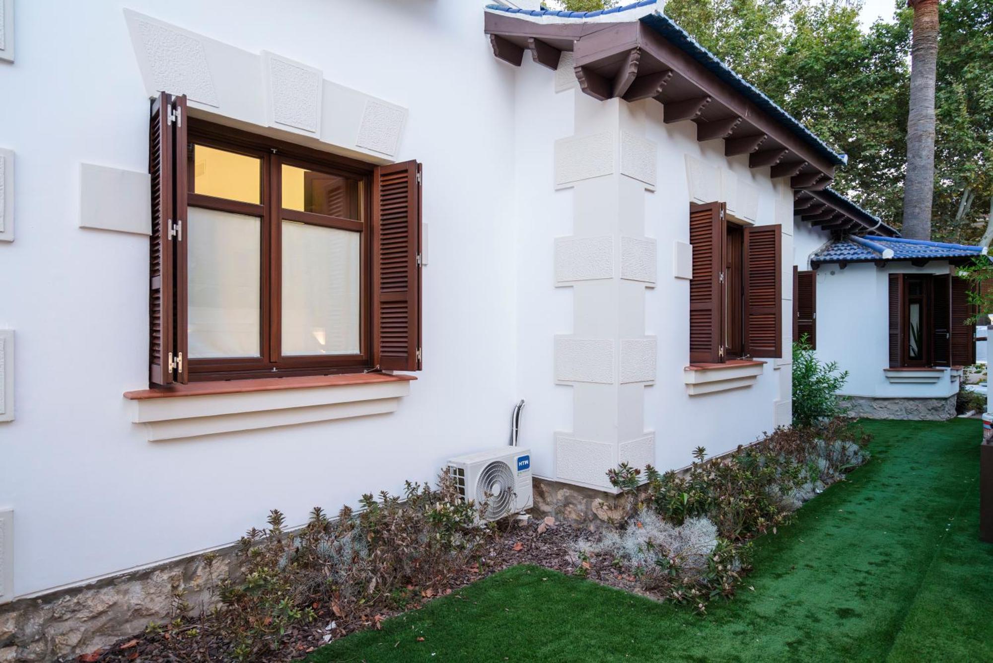 La Moderna Suites Malaga Exterior photo