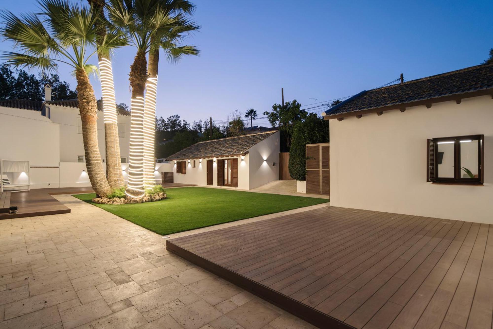 La Moderna Suites Malaga Exterior photo