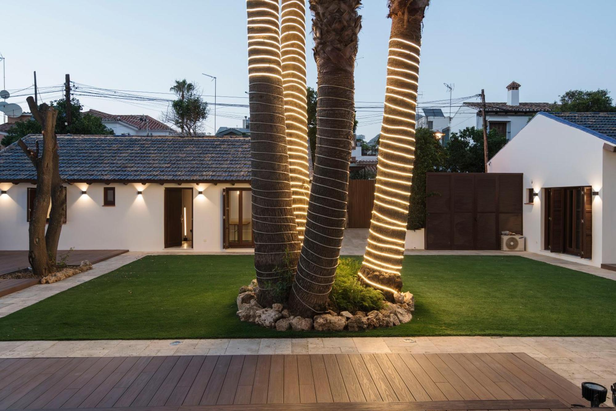 La Moderna Suites Malaga Exterior photo