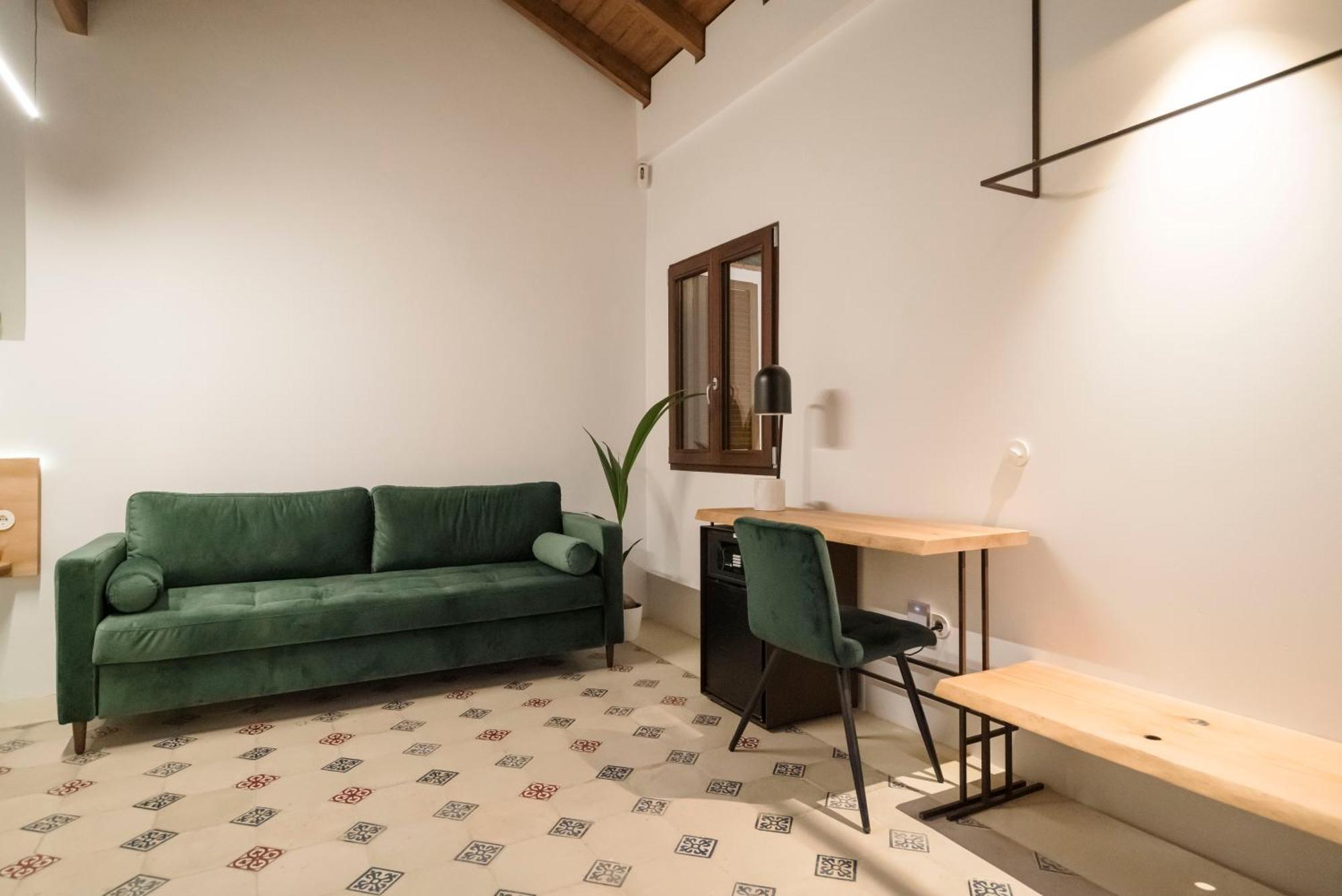La Moderna Suites Malaga Exterior photo